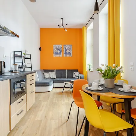 Fair Targi Dworzec Gasiorowskich Lägenhet